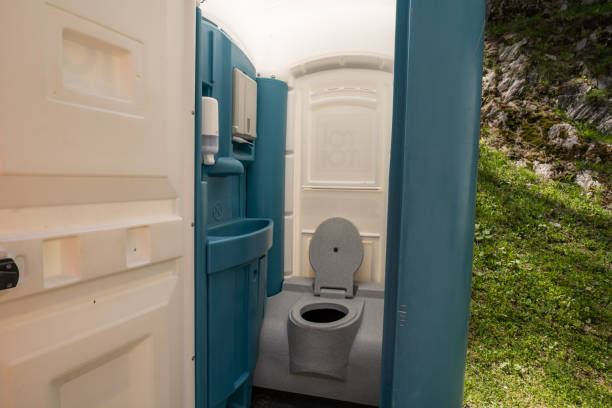 Best Luxury portable toilet rental  in Cumberland, WI